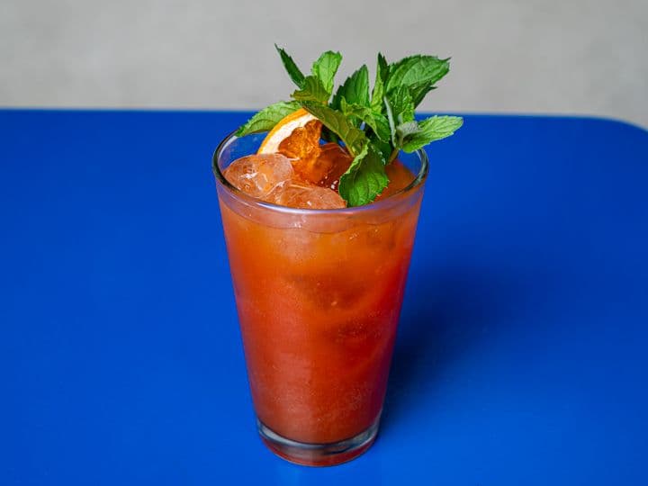 Imagen de Bitter aperitivo istra, ron dorado barceló, maracuyá, mix de cítricos y almíbar especiado